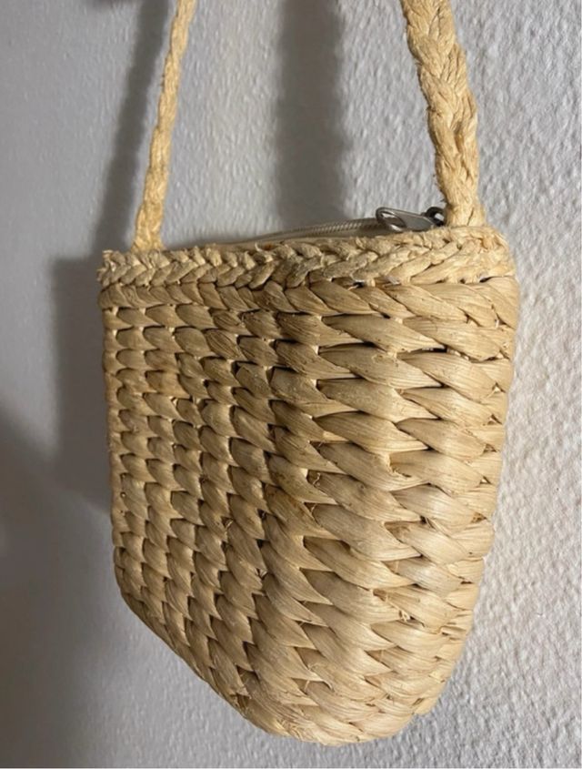 Bolsito de paja tejido