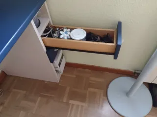 Mueble con mesa, baldas y cajones