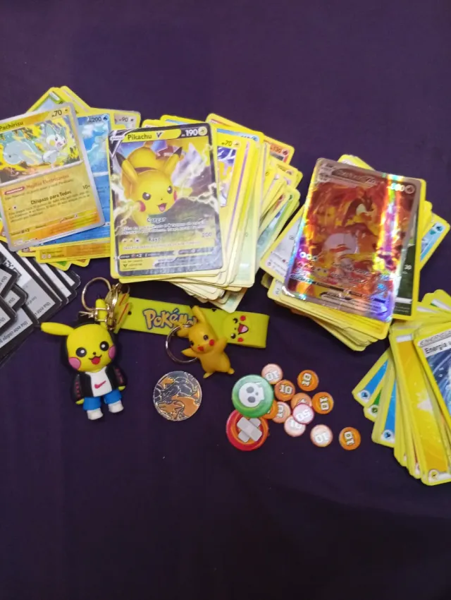 Pokémon 400 cartas y Llaveros