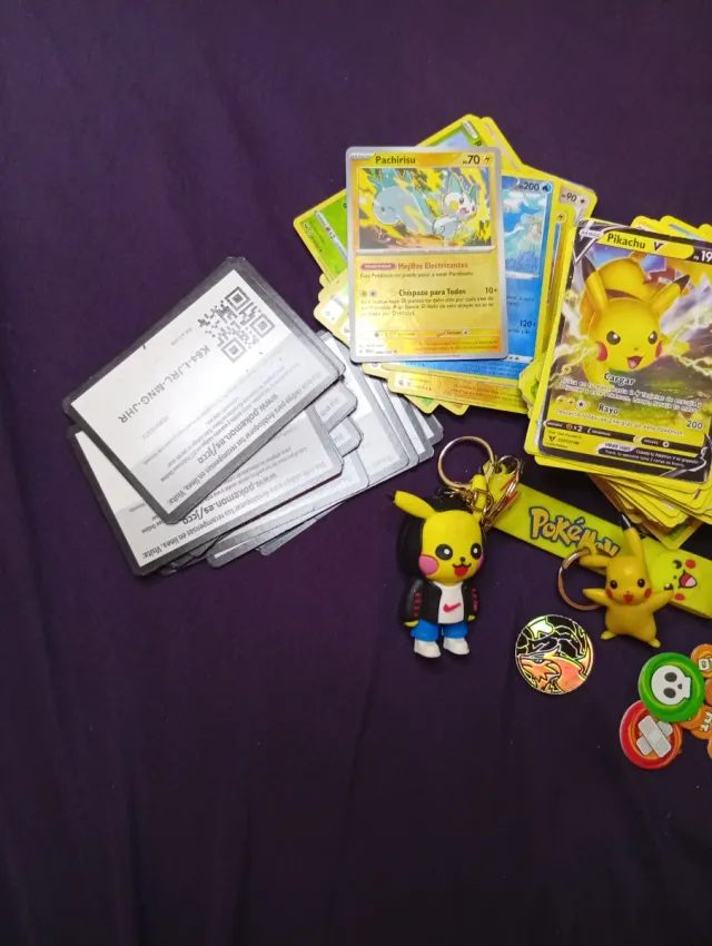 Pokémon 400 cartas y Llaveros