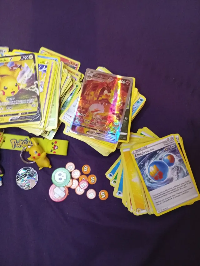 Pokémon 400 cartas y Llaveros