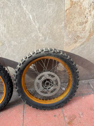 Llantas Enduro con Neumáticos de RIEJU mrx