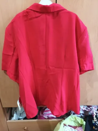 Chaqueta corta roja