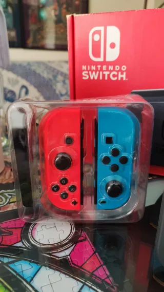 Nintendo Switch + 2 Joy-Con e Pokémon Scudo