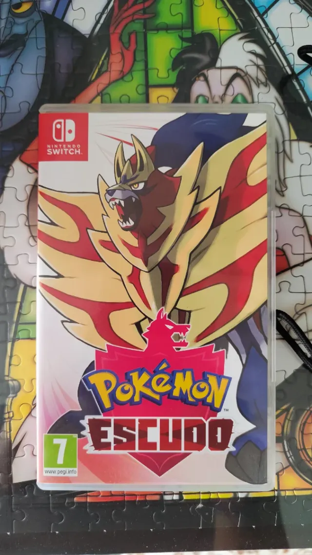 Nintendo Switch + 2 Joy-Con y Pokémon Escudo