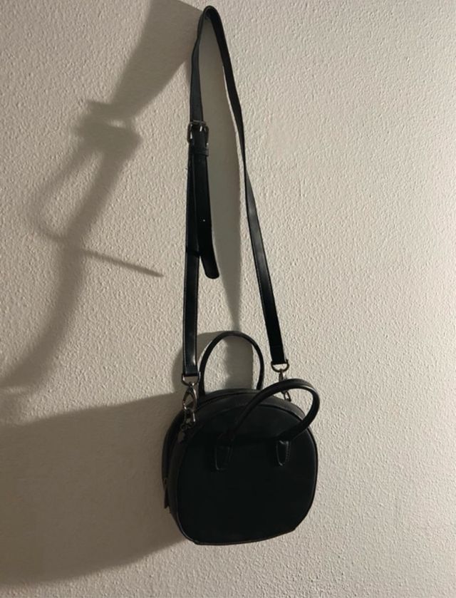 Bolso redondo negro