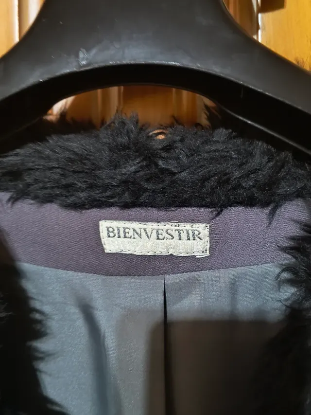 Abrigo gris con cuello de pelo BIENVESTIR