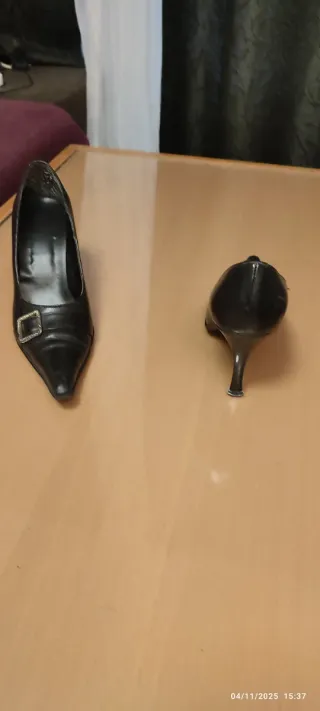 Zapatos de tacón negros para mujer