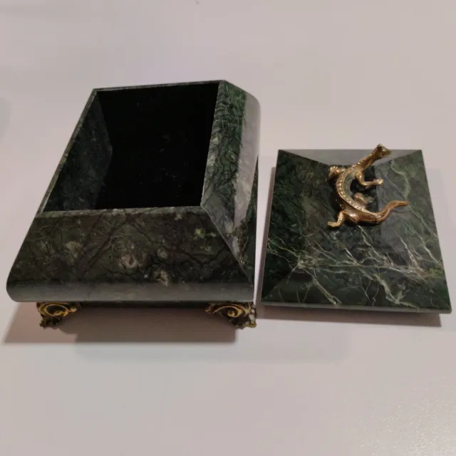 Caja joyero de malaquita con figura