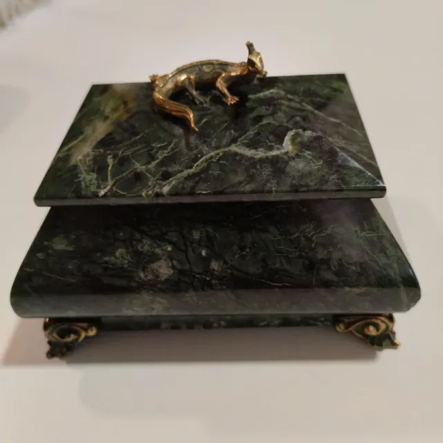 Caja joyero de malaquita con figura