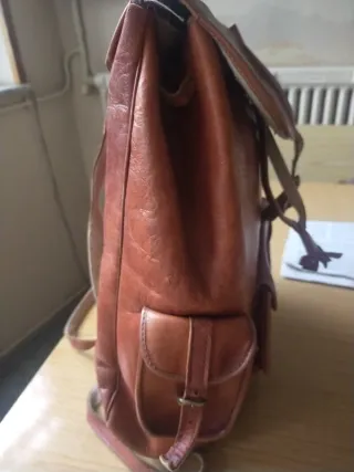 Mochila de cuero marrón