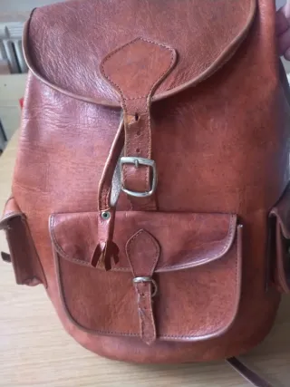 Mochila de cuero marrón