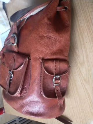 Mochila de cuero marrón