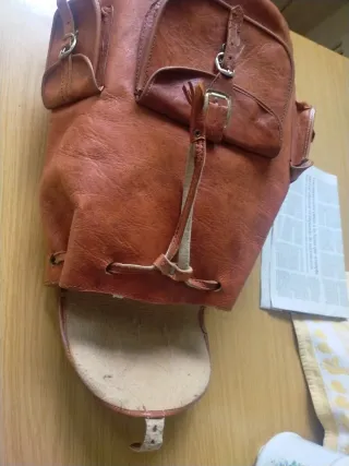 Mochila de cuero marrón