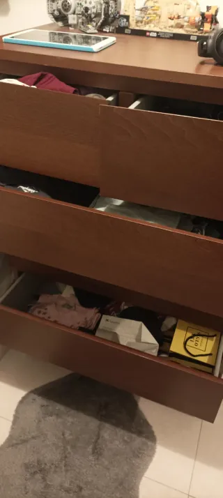 Cómoda grande de madera oscura(se escuchan ofertas