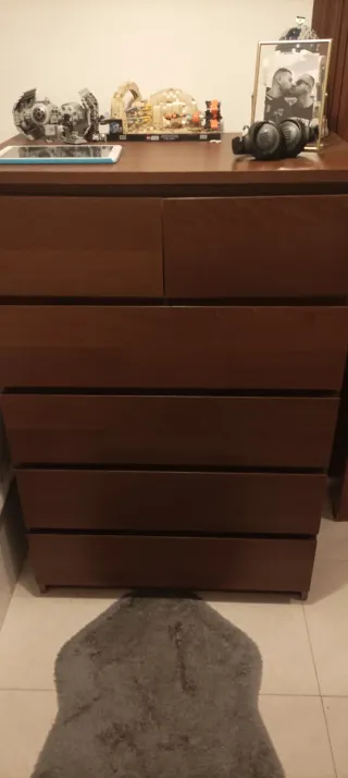 Cómoda grande de madera oscura(se escuchan ofertas