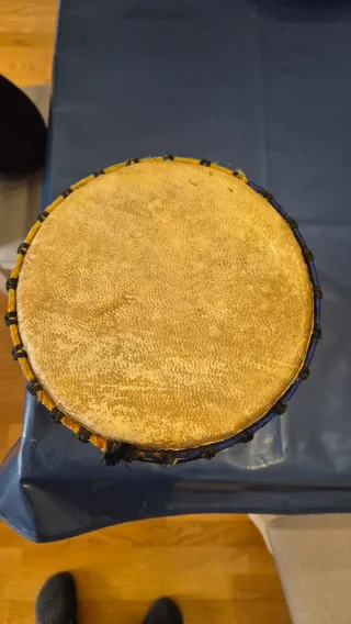 Djembe de madera tallada