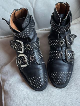 Botines Zara piel con tachuelas y hebillas