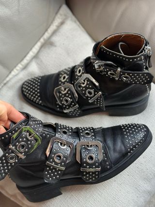 Botines Zara piel con tachuelas y hebillas