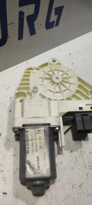 892 MOTOR ELEVALUNAS TRASERO IZQUIERDO LAND ROVER