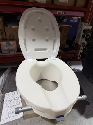 Elevador de inodoro universal con asas