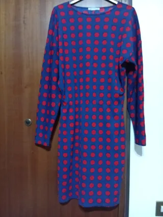 Vestito leggero  elasticizzato a pois blu e rossi