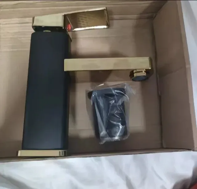 Grifo Baño Negro y Dorado Nuevo