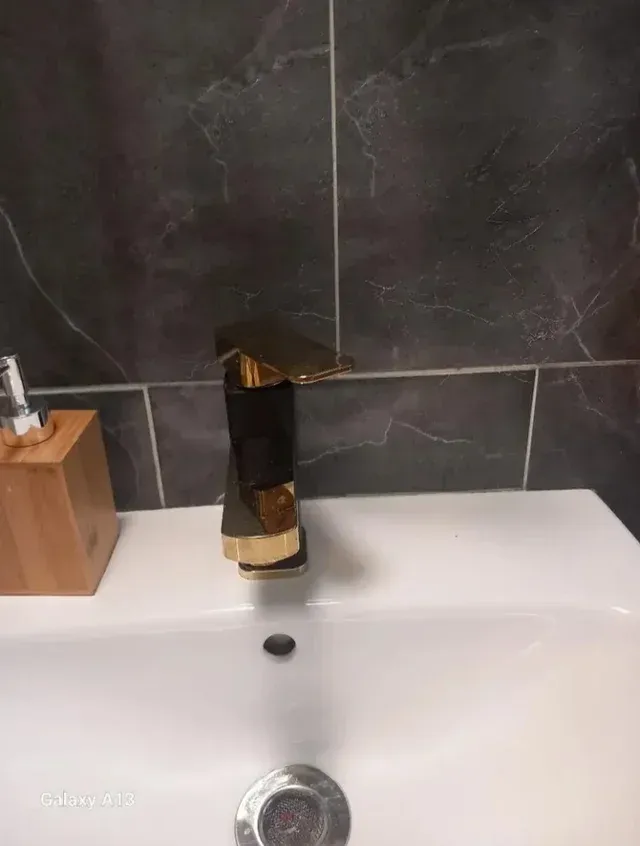 Grifo Baño Negro y Dorado Nuevo