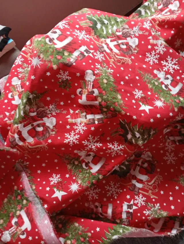 Tela Navideña Roja con Estampado