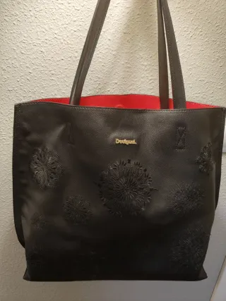 Bolso Desigual Negro con Interior Rojo