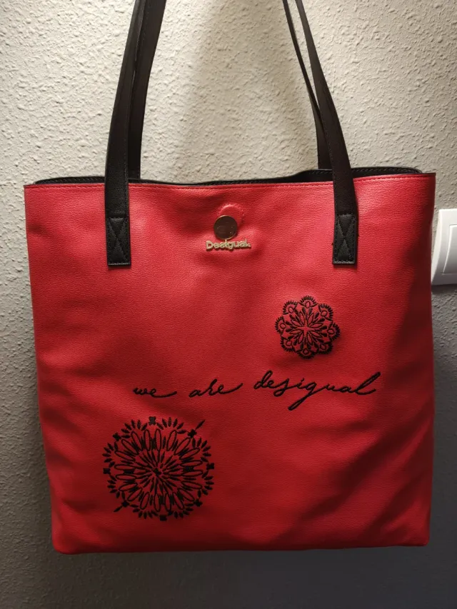 Bolso Desigual Negro con Interior Rojo