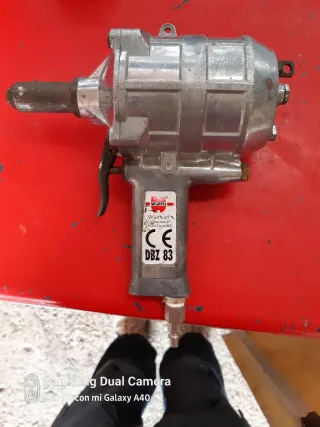 Remachadora Neumática Würth DBZ 83