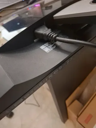 Pantalla Dell Negra y Plateada Modelo Dell P2419H