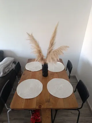 Mesa alta de madera estilo palets + 4 taburetes