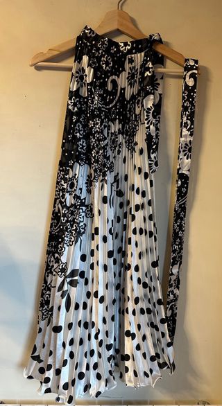 Vestido nuevo atado al cuello y con cinturón T.M