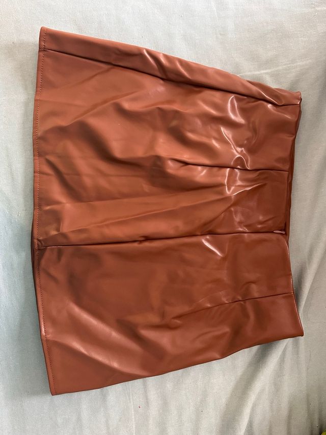 Falda marrón cuero sintético