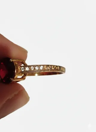 Anillo mujer con piedra roja