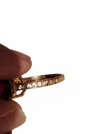 Anillo mujer con piedra roja