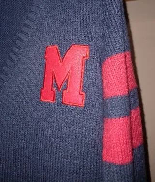 Chaqueta de lana azul con detalles rojos (talla S)