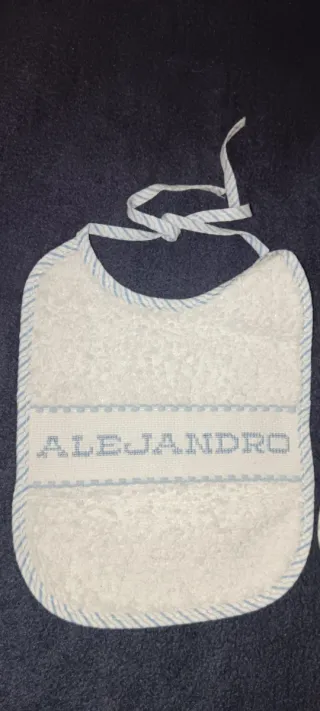 Lote 3 baberos bebé bordados Alejandro
