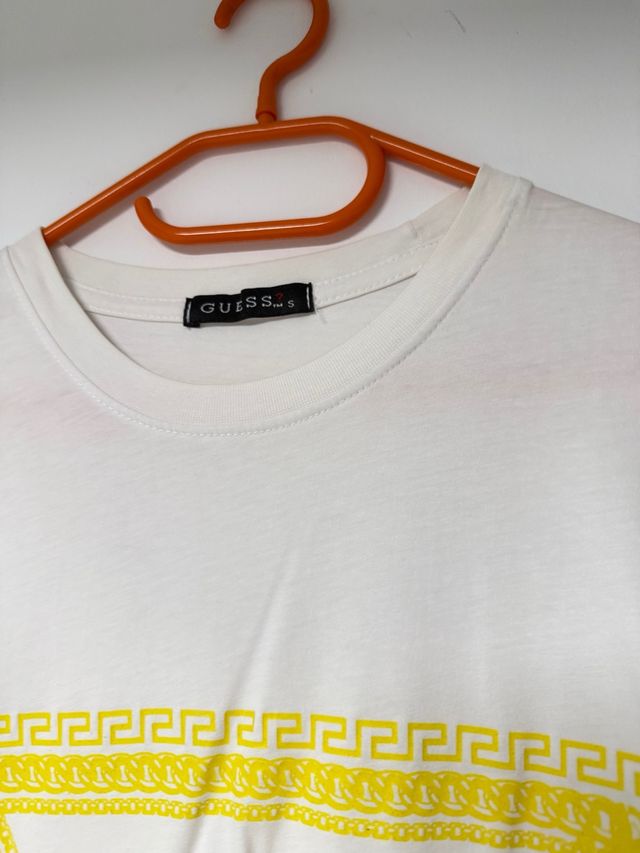 pack de camisetas guess, mochino y carhartt