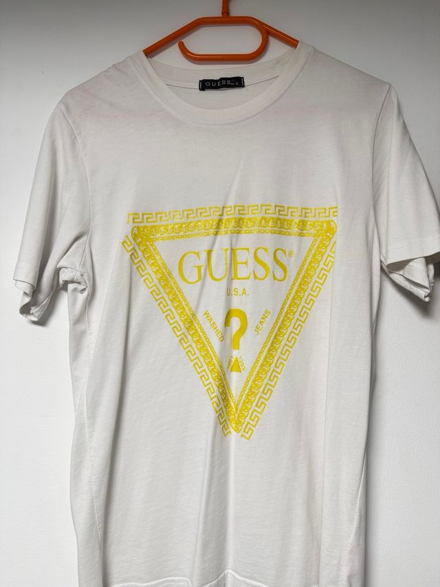 pack de camisetas guess, mochino y carhartt
