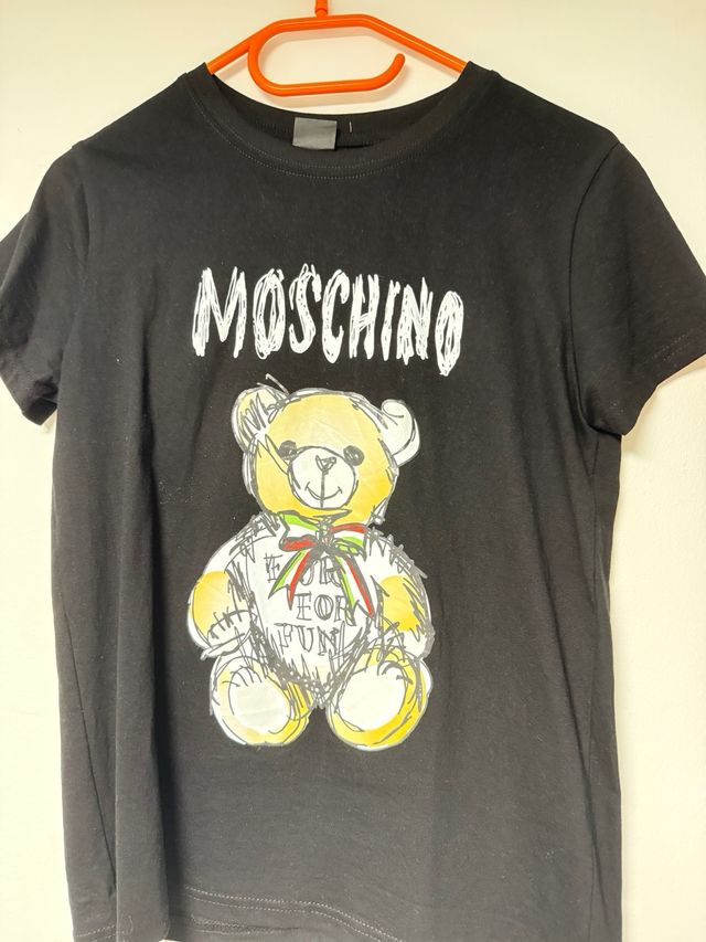 pack de camisetas guess, mochino y carhartt