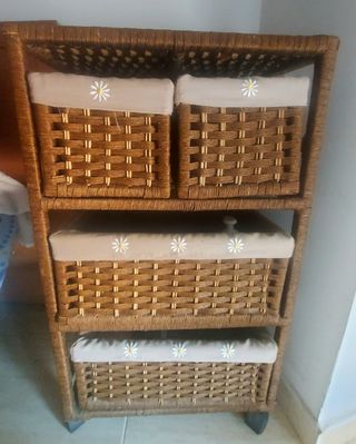 Mesa auxiliar mimbre con ruedas y cajones