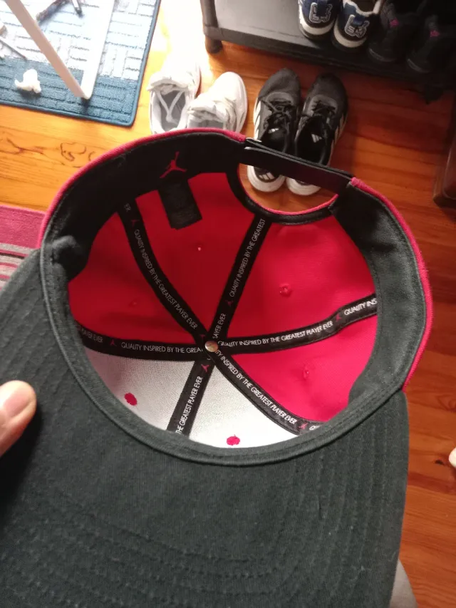 Gorra Jordan Roja y Negra