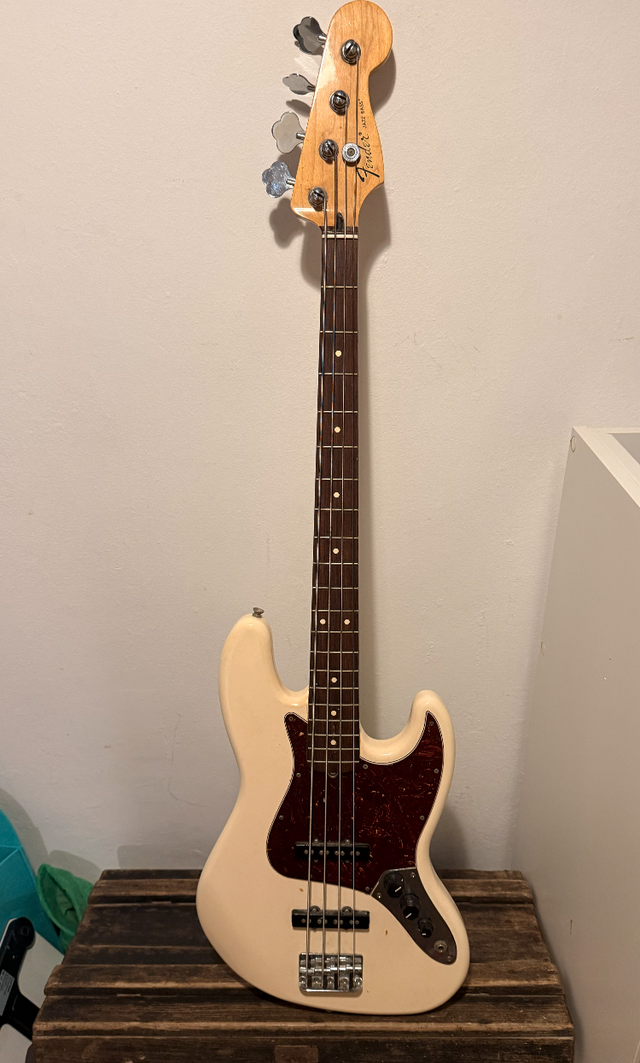 Bajo Fender Jazz Bass (México)