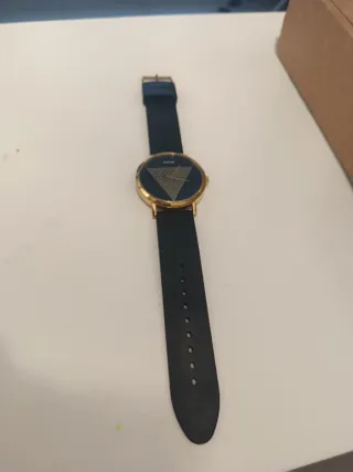 Reloj Guess Negro y Dorado