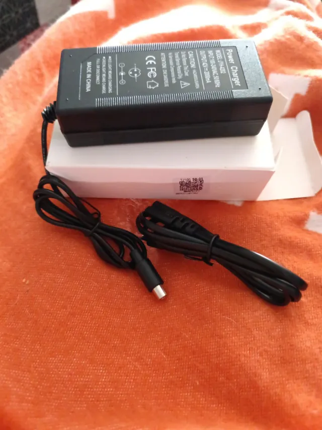 Carregador de Scooter JYH-002 42V 2000mA