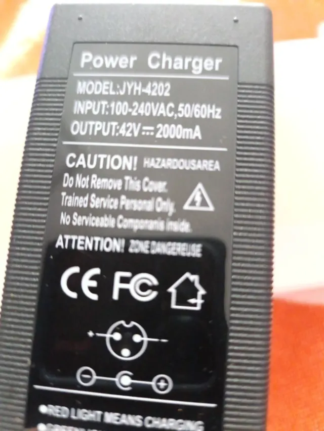 Carregador de Scooter JYH-002 42V 2000mA