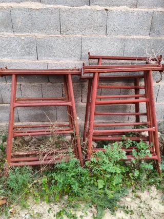Andamio y caballetes de hierro